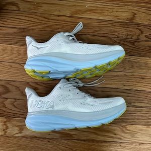 HOKA CLIFTON 9s